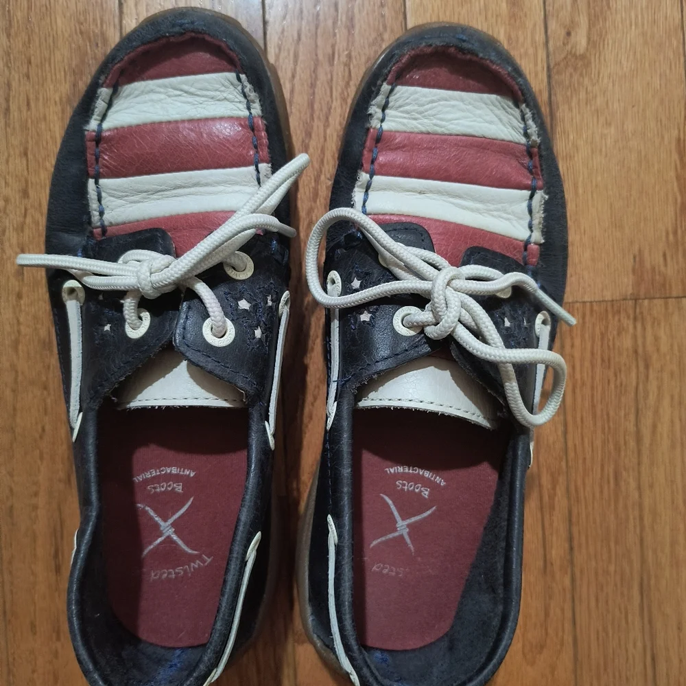 Twisted X moccasin/boat shoes, American flag, size 2M (big kid)